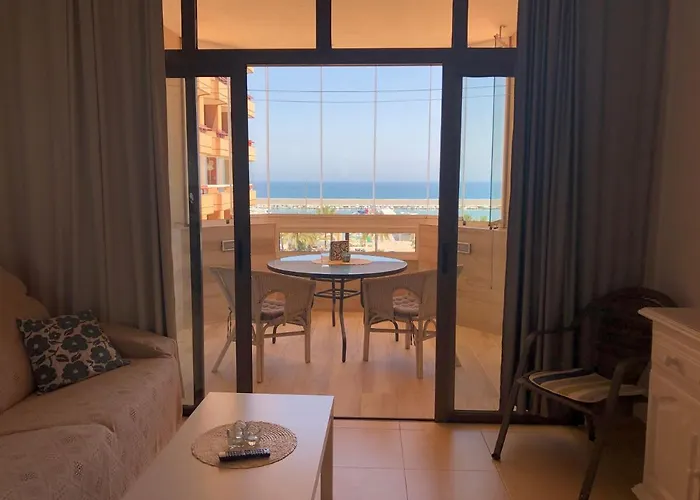 Vista Al Mar Palmeras フエンヒロラ